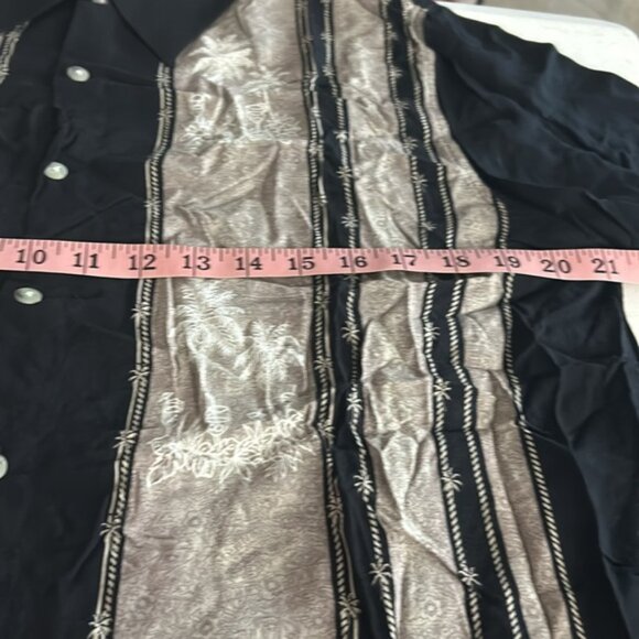 Croft & Barrow Short Sleeve Button Down. Size XL - Picture 4 of 5